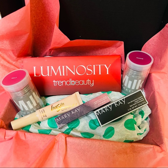 Mary Kay Other - Makeup Essentials Box *Eyeshadow Palette*2 Blush&Lip*Mascara*2 Lipstick Shades